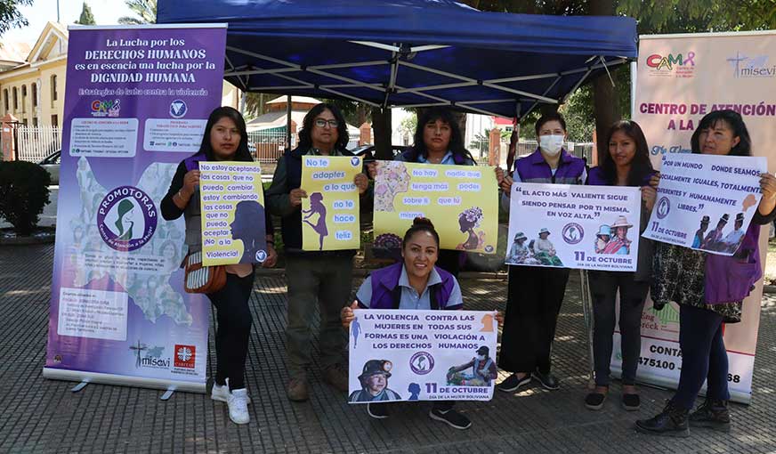 Día de la mujer boliviana: participamos de una feria junto a la red contra la violencia en cercado