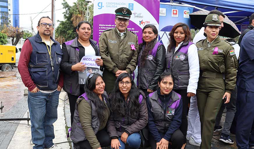 Promotoras de derechos humanos son parte de la feria y marcha contra la violencia de género en Cochabamba